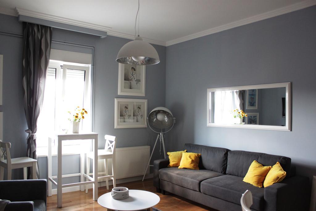 O La La Apartment